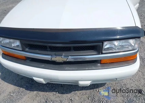 2000 Chevrolet S-10 Ls из США, поврежденный, VIN 1GCCS1441Y8182038